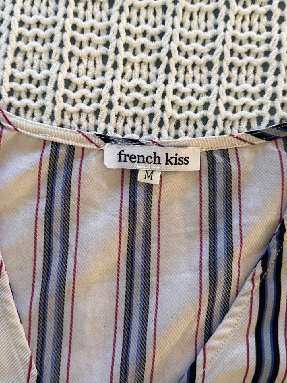 French Kiss Cream Blue Cropped Striped Blouse Office Intern Size Medium - Picture 3 of 6